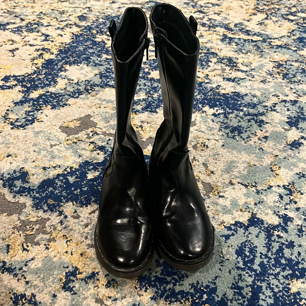 Girl’s boots